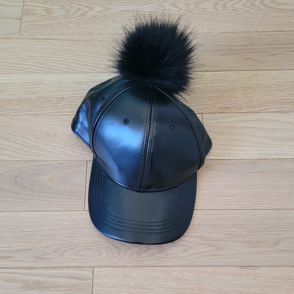Faux leather cap - Picture 2 of 2